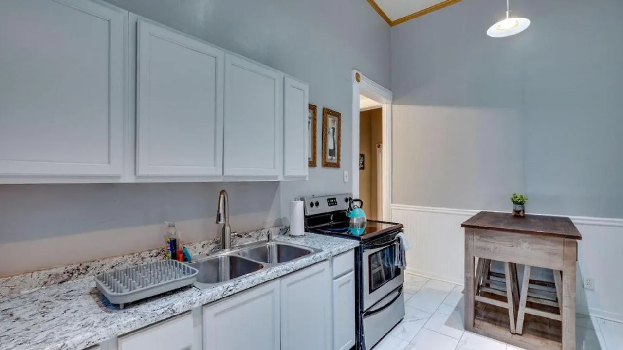 Elegant 2 Bed Directly On Forsyth Park Savannah
