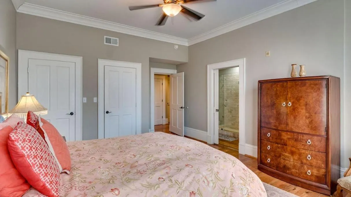 201 York #3 - Homey Downtown 2 Bedroom Steps From The River