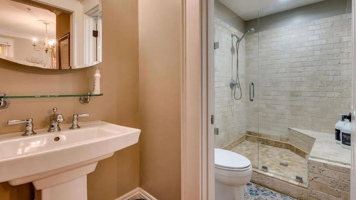 201 York #3 - Homey Downtown 2 Bedroom Steps From The River Apartamento Savannah
