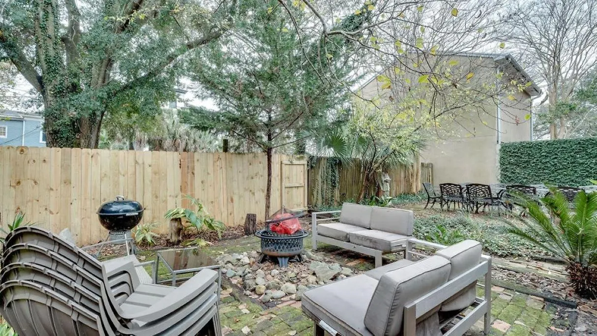 B&B Comfortable Escape In Historic Downtown 4*