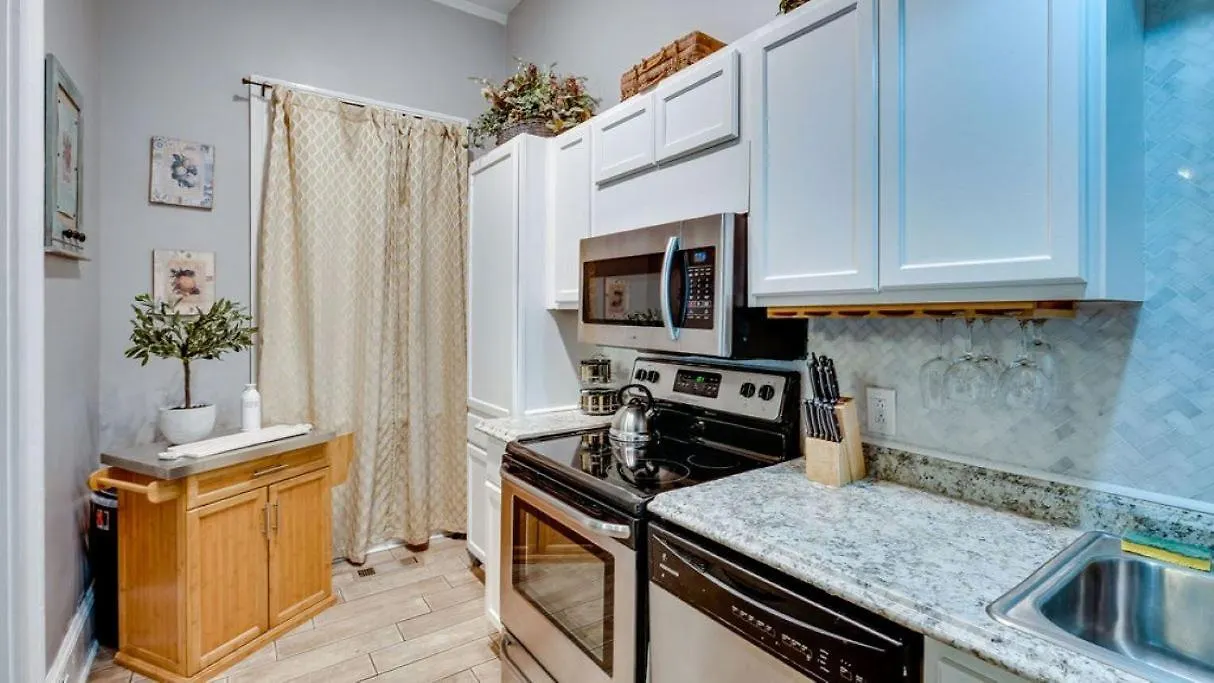 Comfortable Escape In Historic Downtown B&B 4*