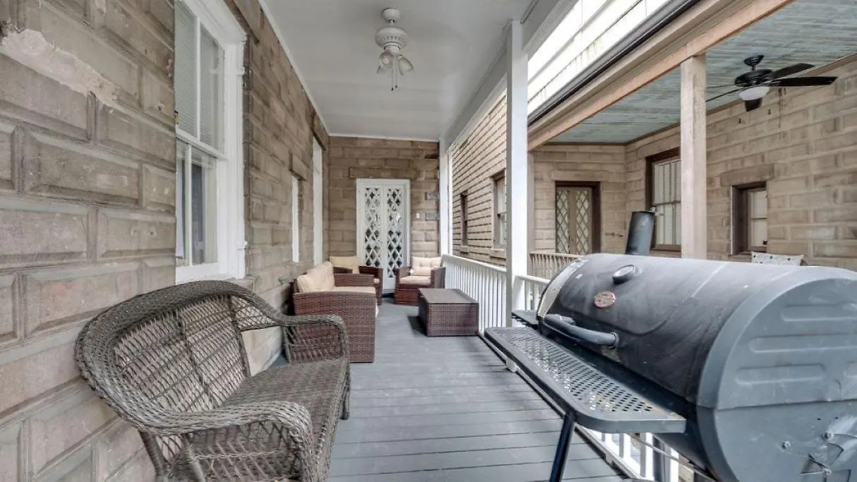 Comfortable Escape In Historic Downtown 4* 서배너