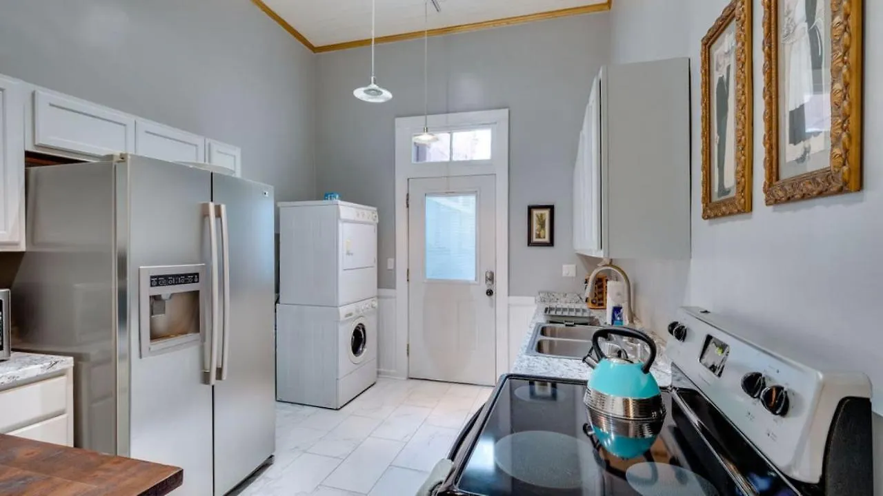 Elegant 2 Bed Directly On Forsyth Park Lägenhet Savannah