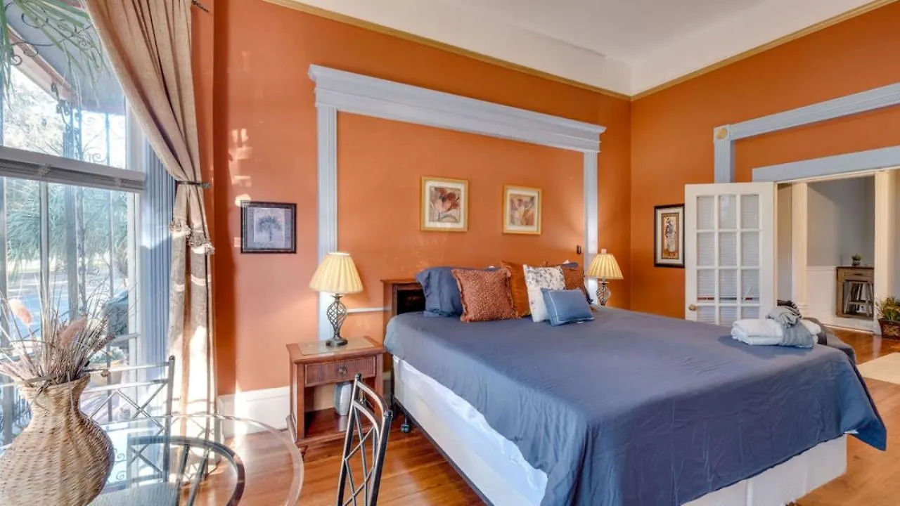 Elegant 2 Bed Directly On Forsyth Park Lägenhet