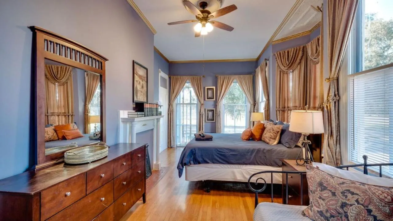 Elegant 2 Bed Directly On Forsyth Park Lägenhet Savannah