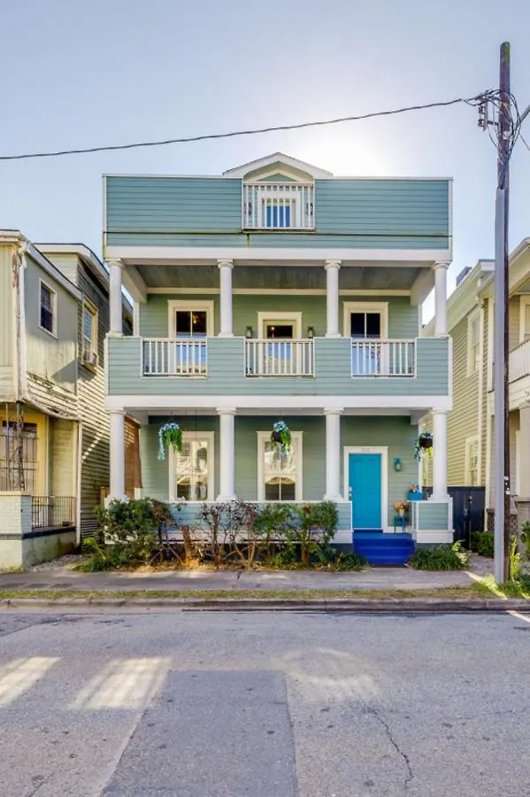 Historic Downtown Patio Retreat