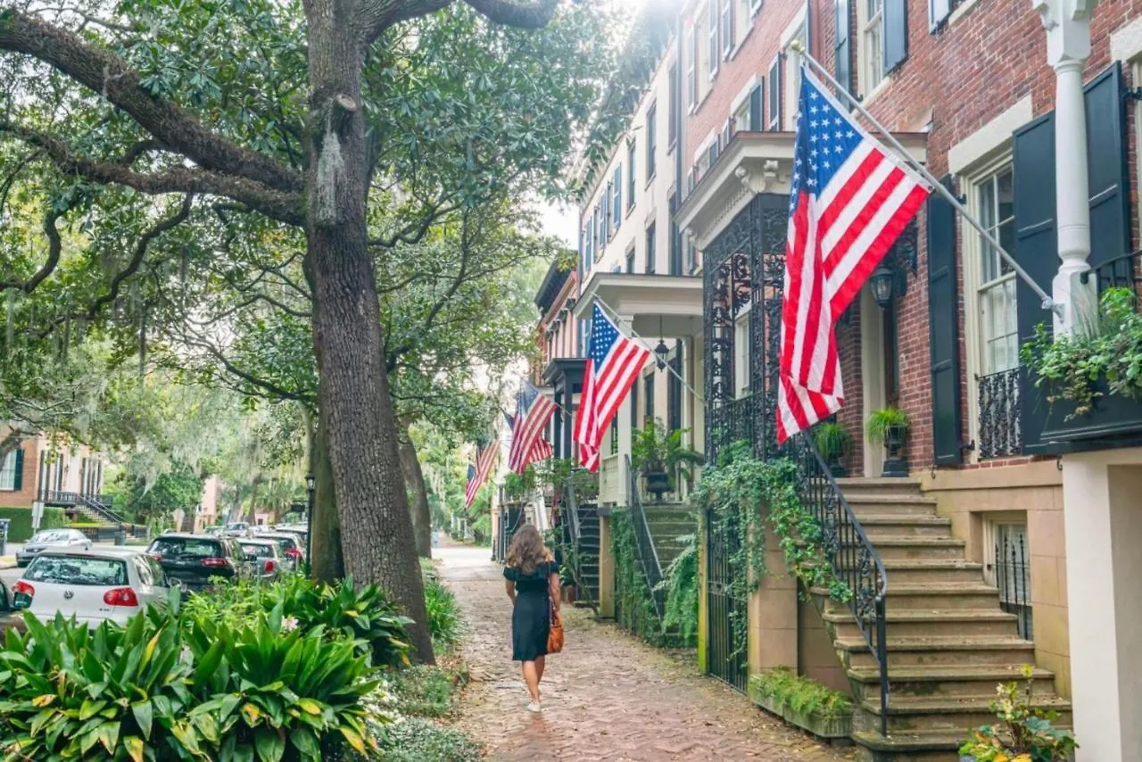Historic Downtown Patio Retreat