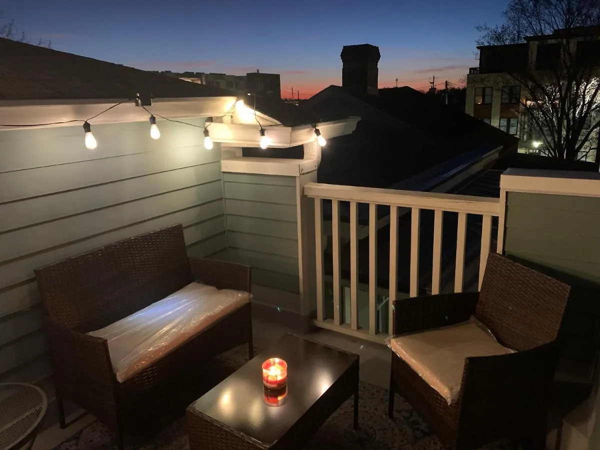 Historic Downtown Patio Retreat *