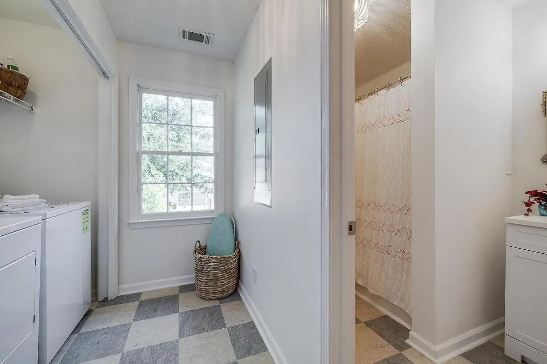 Hunter's Ridge Upper Apartment Savannah