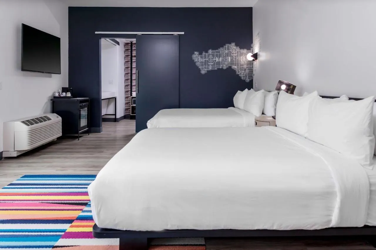 Aloft Airport Hotell 3*