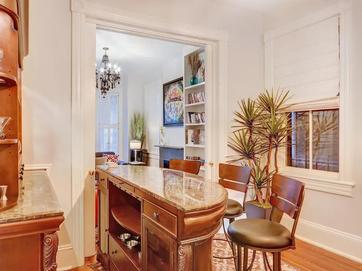 The Lyons House - Luxe Historical - Parking Included *