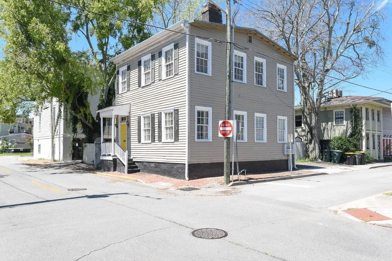 Gallery Artoff St Parking, Near Forsyth Park *