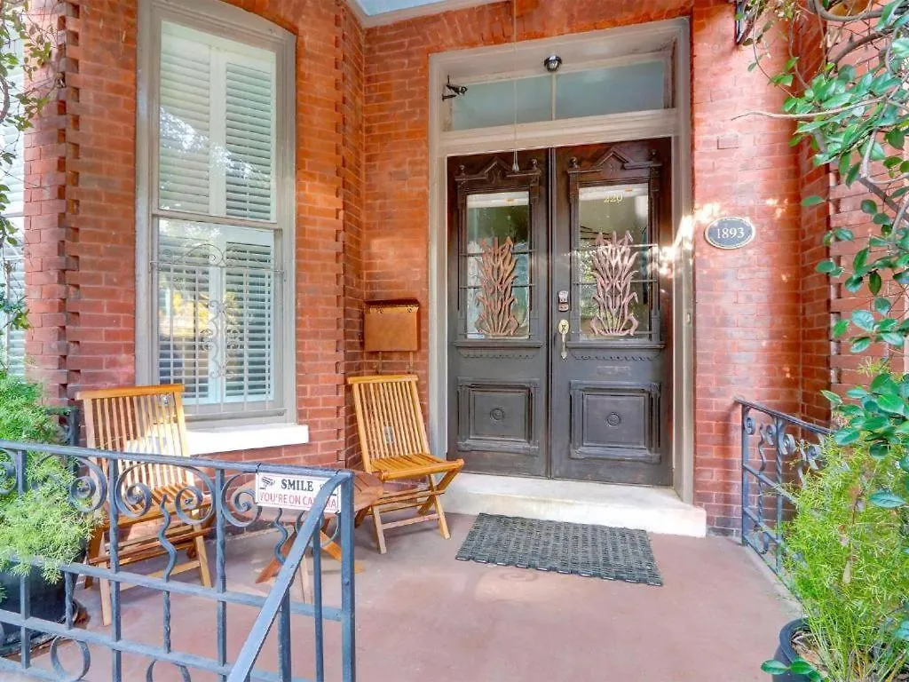 Holiday home The Lyons House - Luxe Historical - Parking Included
