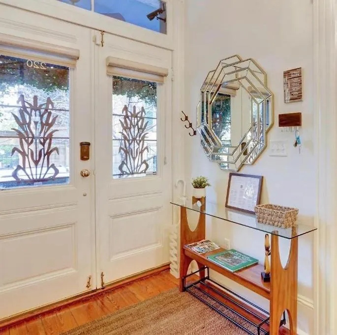Holiday home The Lyons House - Luxe Historical - Parking Included *