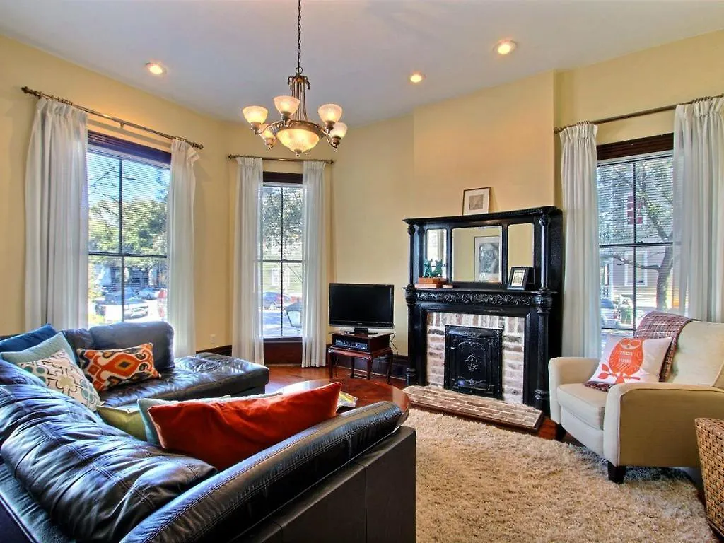 Big Blue House - Near Forsyth Park - Lower Unit