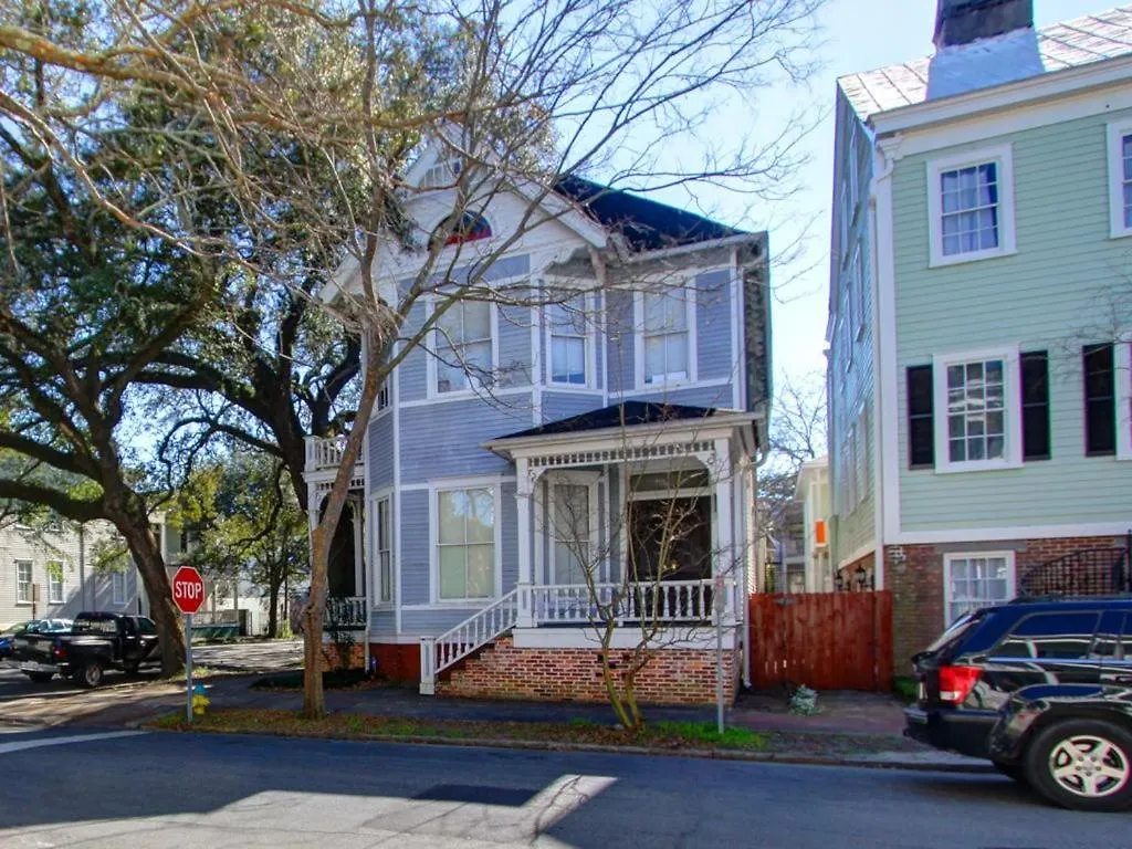 Big Blue House - Near Forsyth Park - Lower Unit Holiday home Savannah