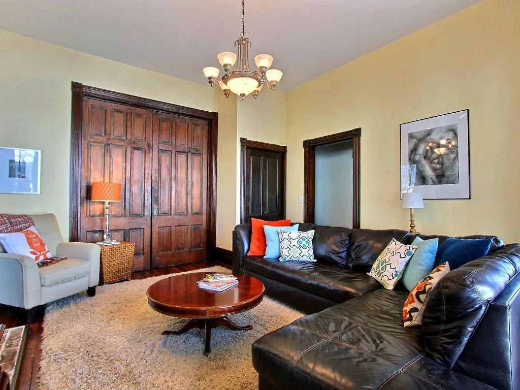 Big Blue House - Near Forsyth Park - Lower Unit Savannah