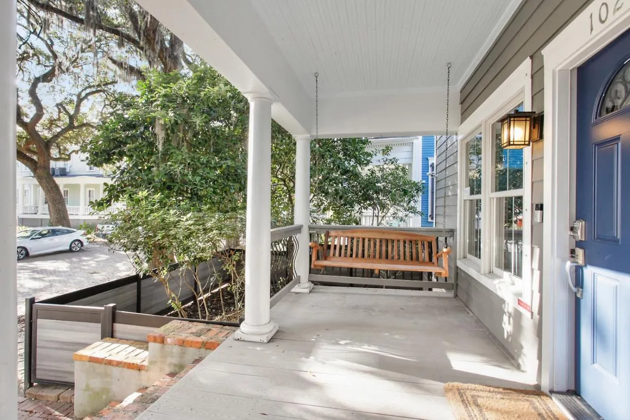 Starland Town House, Walk To The Park Savannah