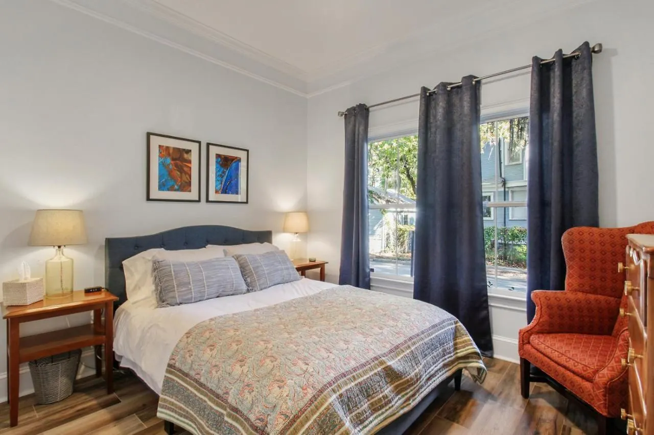 Holiday home Starland Town House, Walk To The Park Savannah