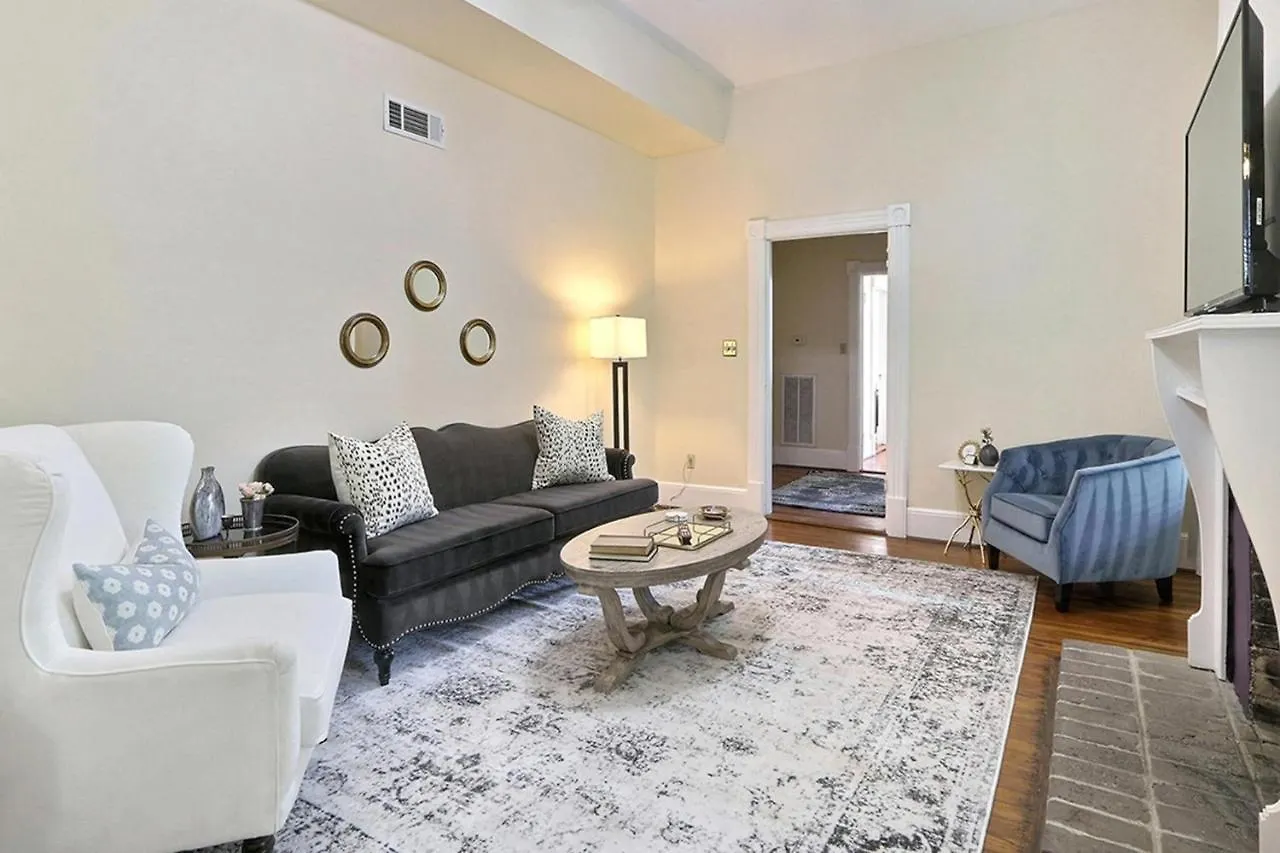 Charlton On Lafayette Apartment