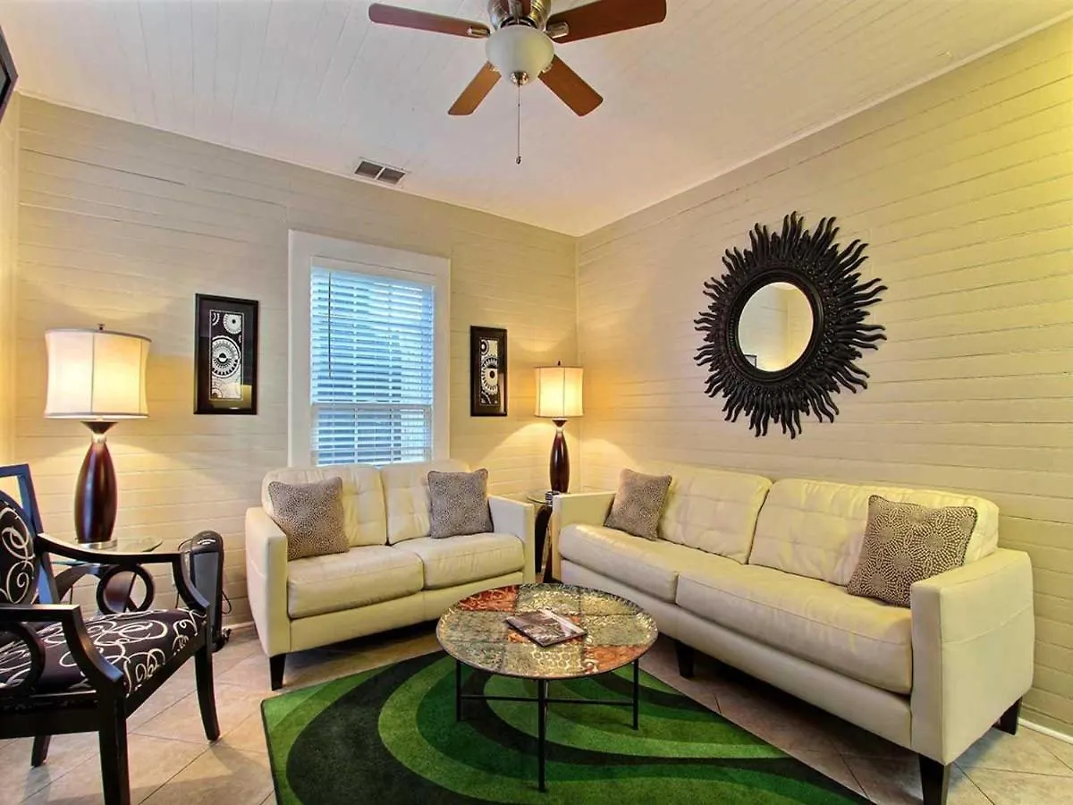 Forsyth Park West Carriage House *