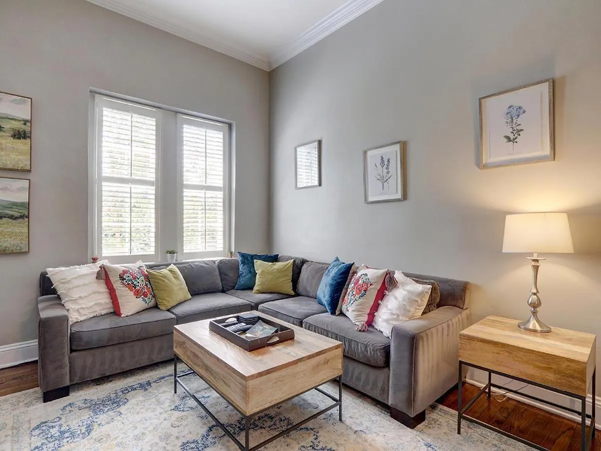 Apartment Charm On Liberty Savannah