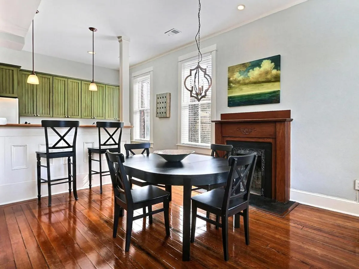 Lafayette Row Unit 2 Lejlighed