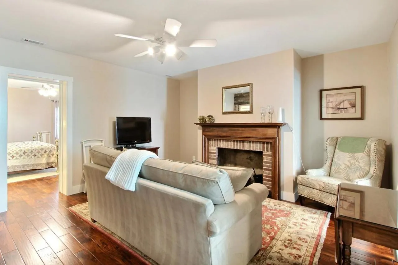 Change Of Place Garden Level Apartment Savannah