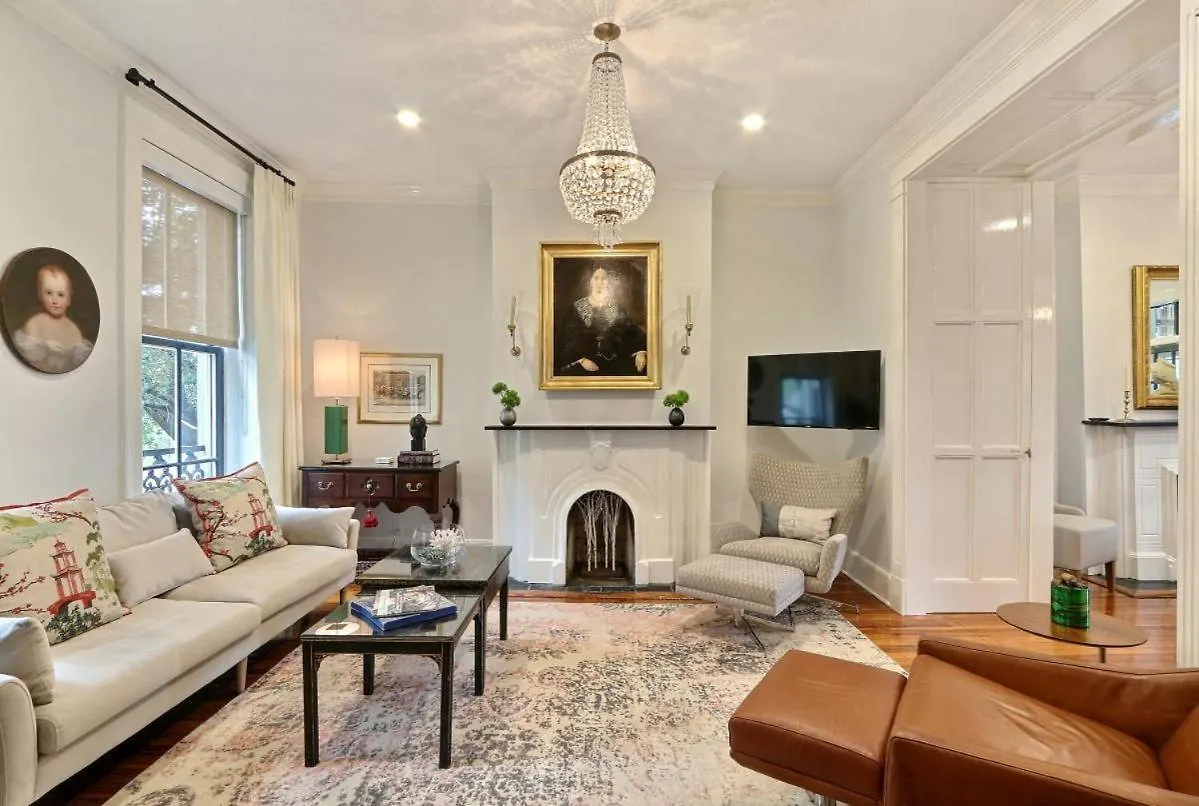 Isaac Laroche Main Apartment