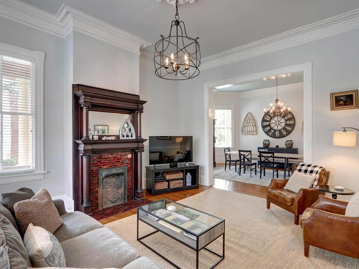 Parlor On Park Savannah