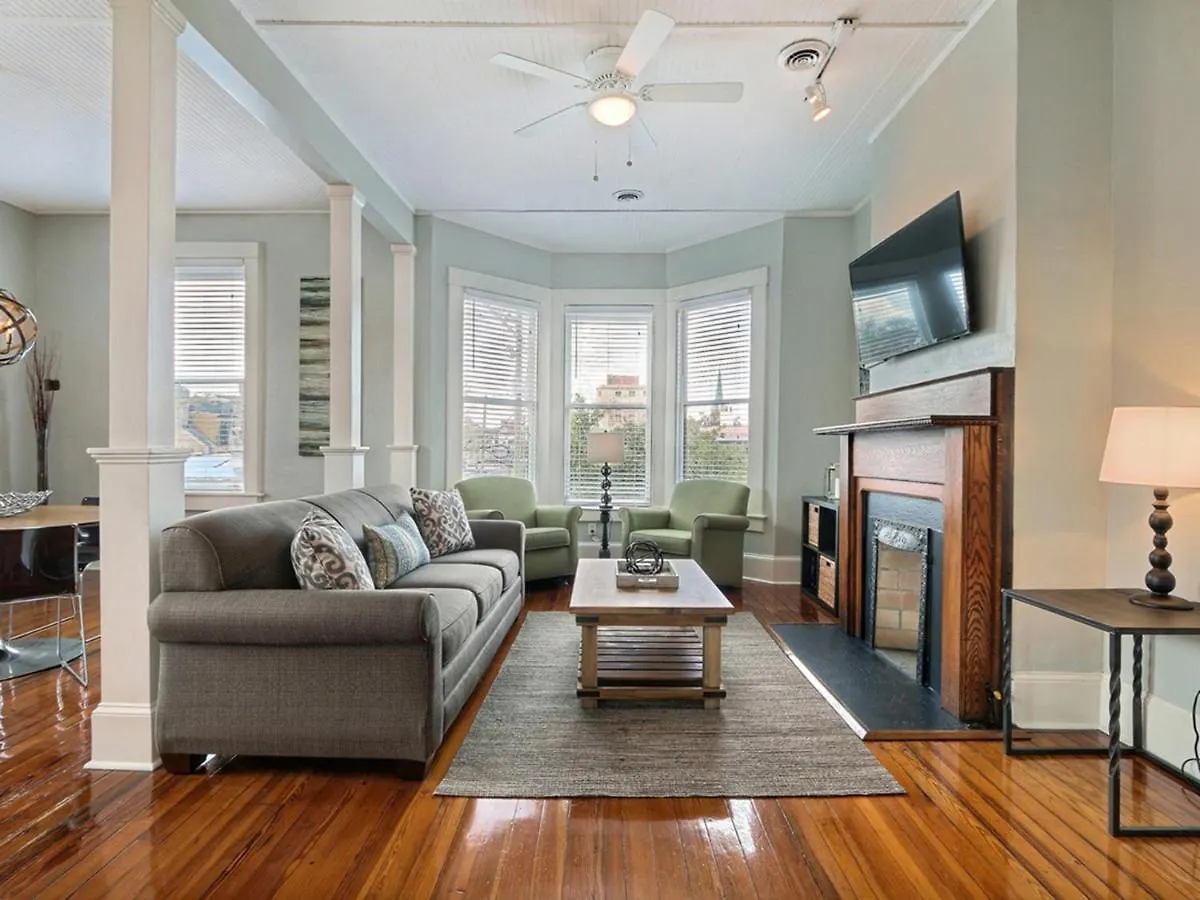 Apartment Lafayette Row Unit 3