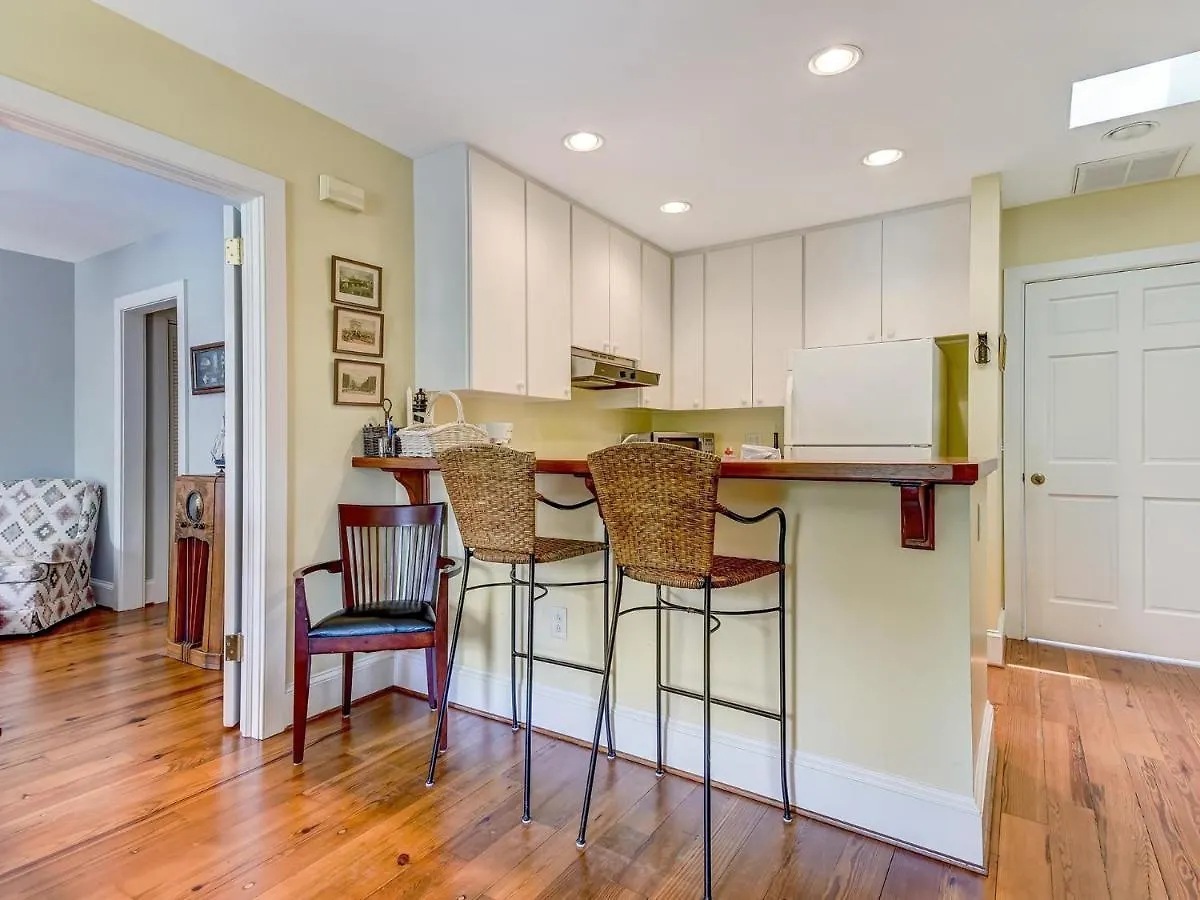 Perry Lane Carriage House *