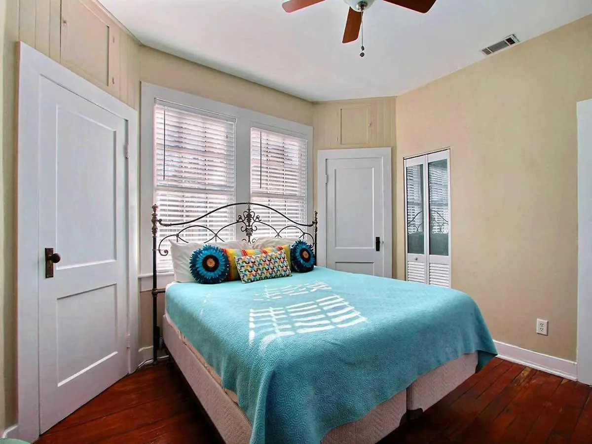 Forsyth Park West Carriage House