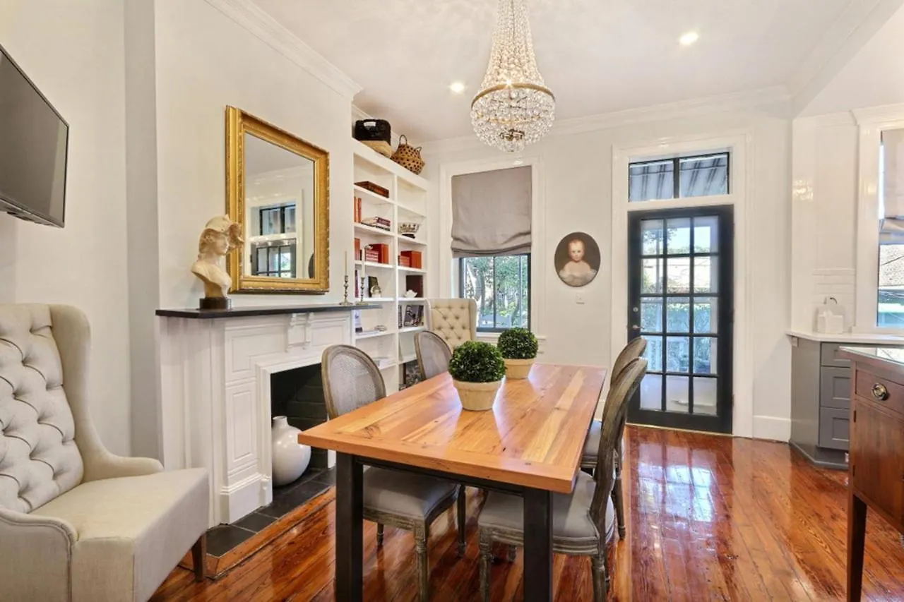 Isaac Laroche Main Apartment *