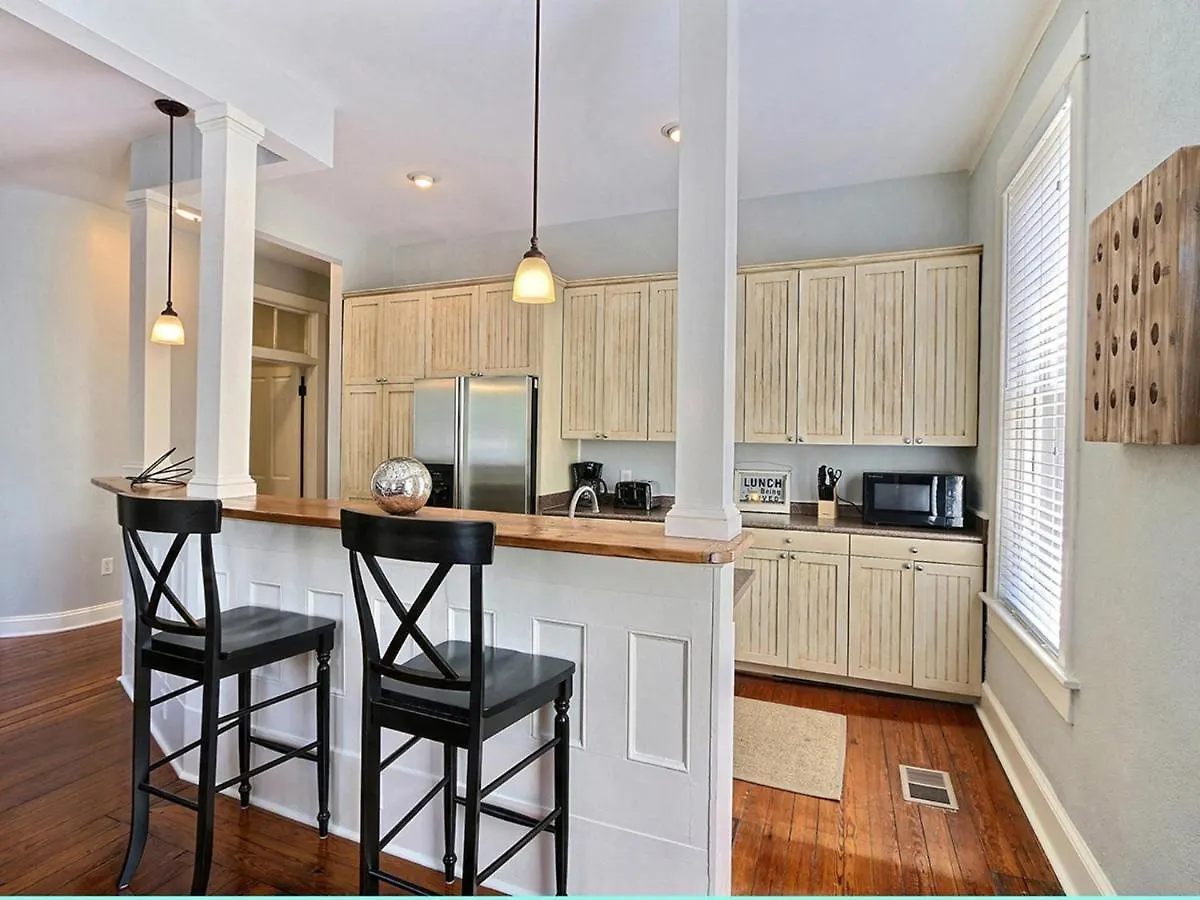 Lafayette Row Unit 1 Apartament *