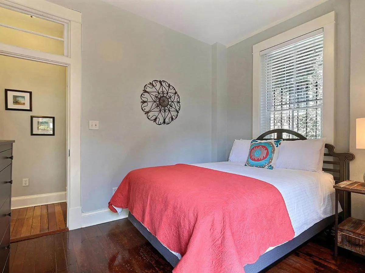 Lafayette Row Unit 1 Apartament