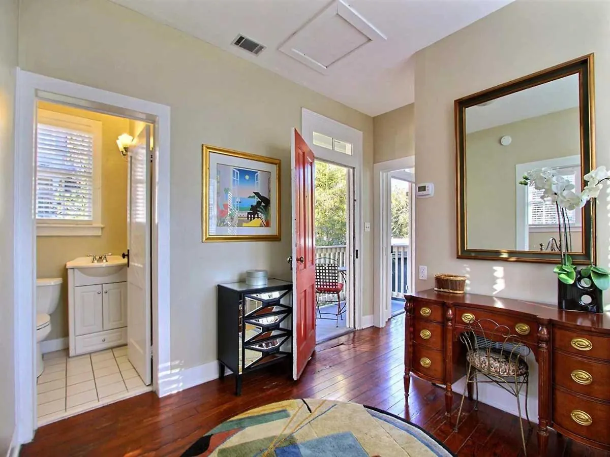 Holiday home Forsyth Park West Carriage House