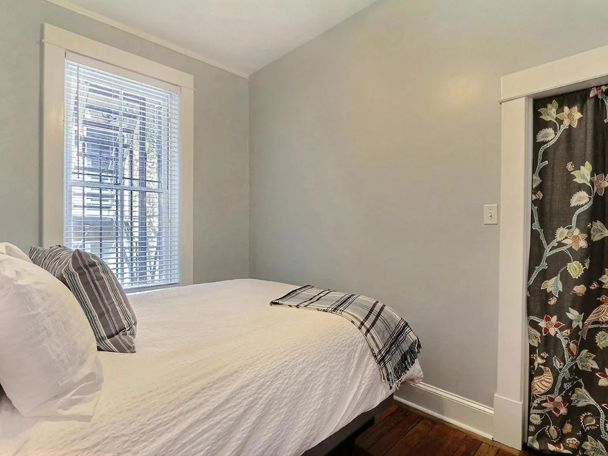 Lafayette Row Unit 1 Apartament