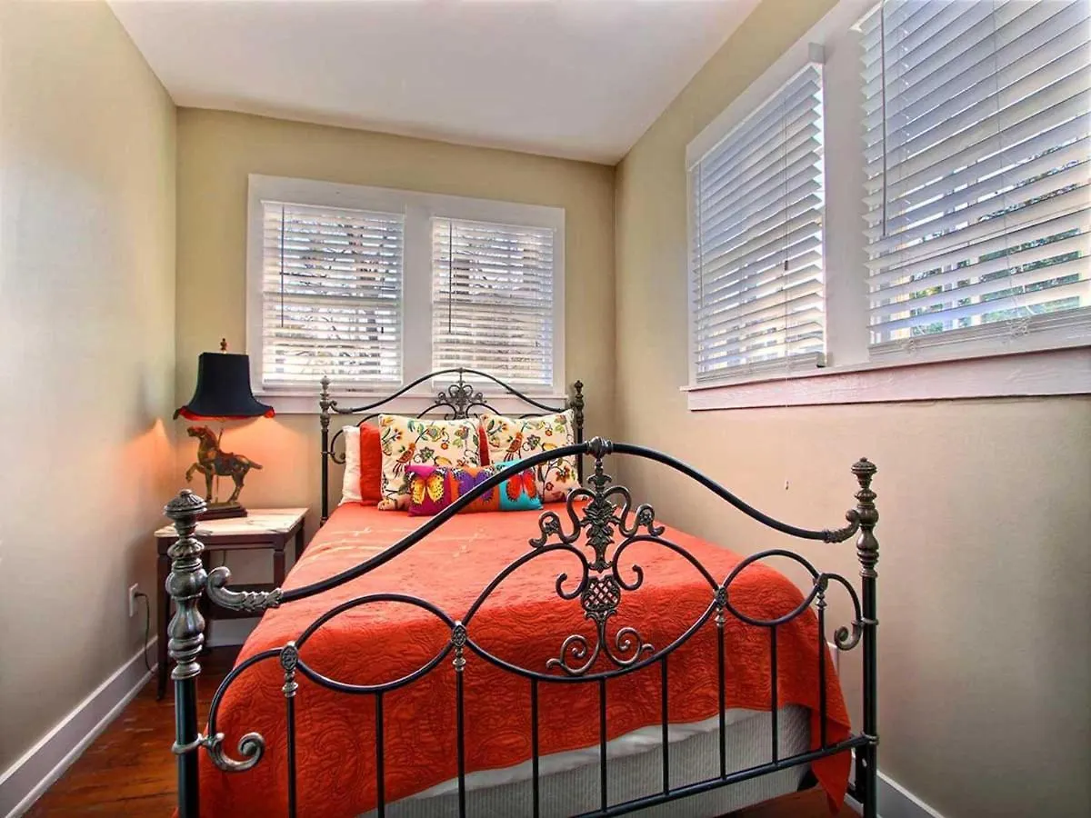Forsyth Park West Carriage House Holiday home Savannah