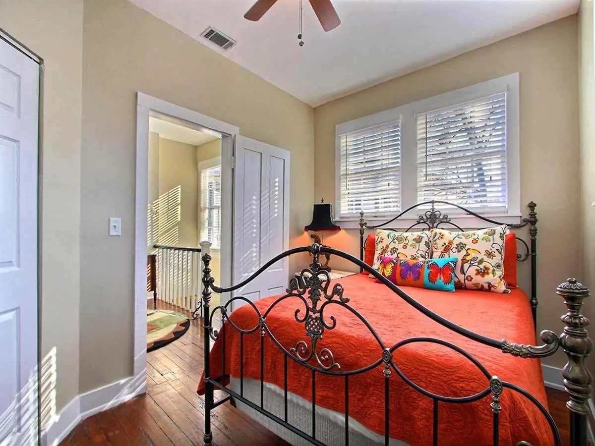 Holiday home Forsyth Park West Carriage House *