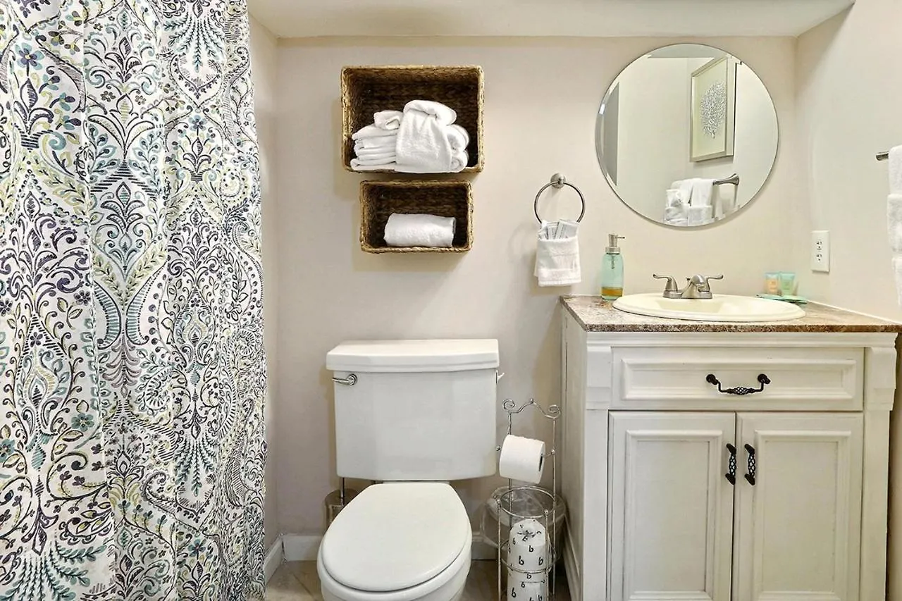 Oglethorpe Manor Garden Level Apartment *