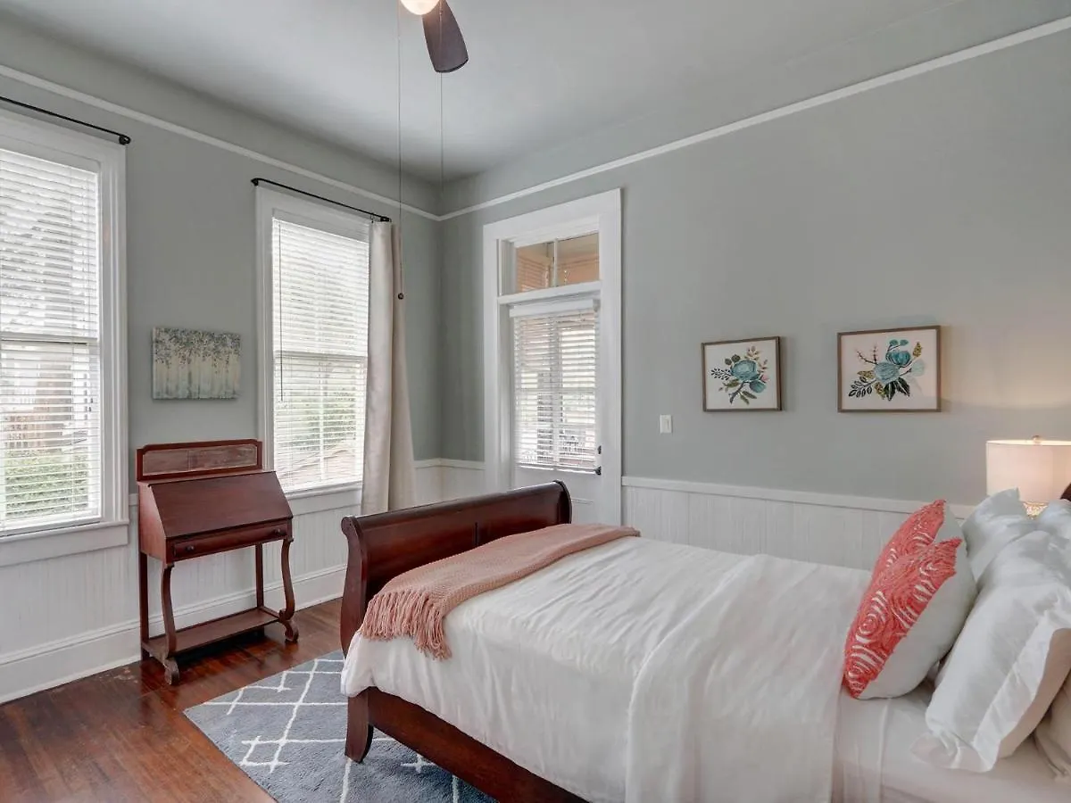 Parlor On Park Holiday home