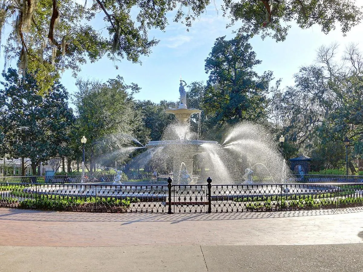 Victoria's On Lincoln Holiday home Savannah
