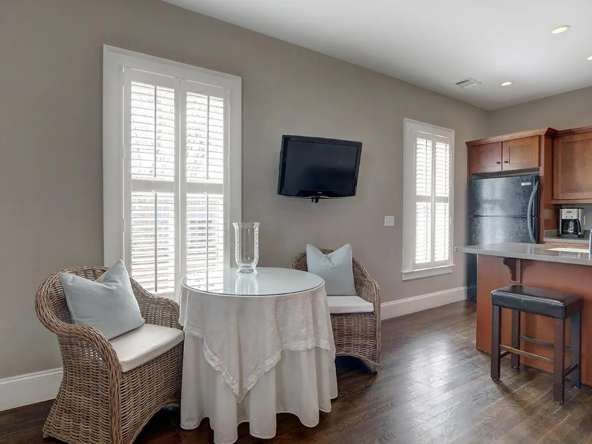 Southern Elegance Carriage House Apartment