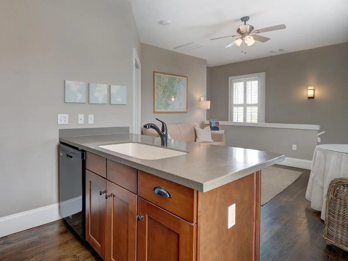 Southern Elegance Carriage House Apartment