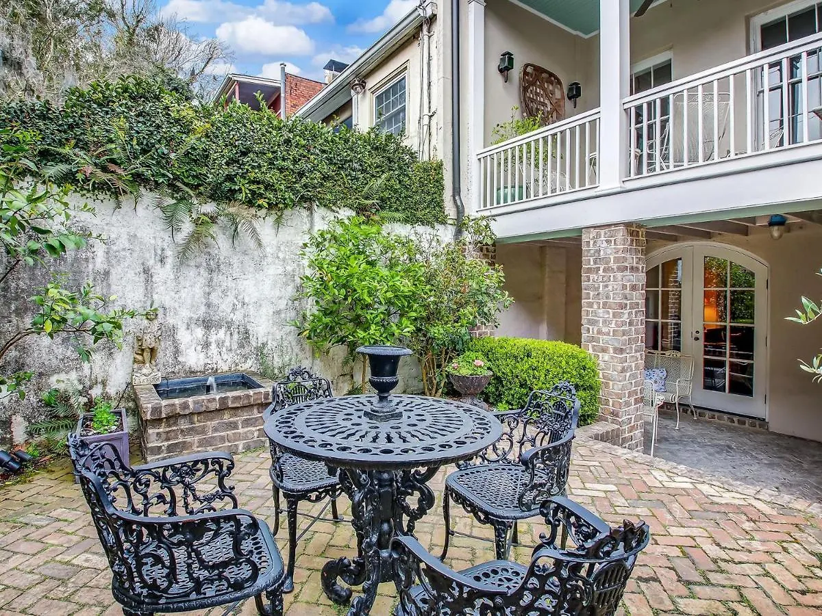 Apartment 1852 Garden