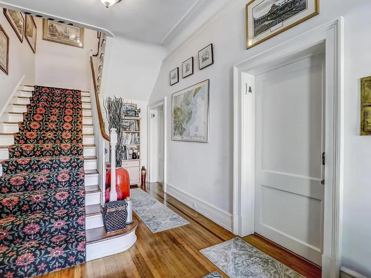 Apartment Drayton Place 1a & 1b *
