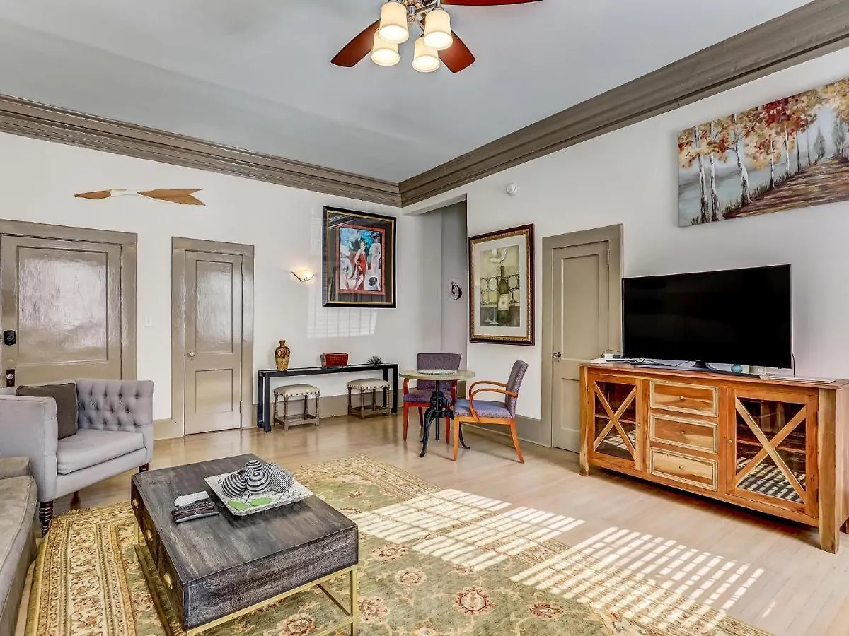 Drayton Place 1a & 1b Apartment *