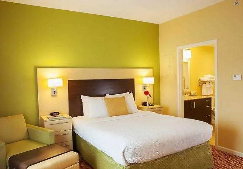 Hotel Towneplace By Marriott Airport