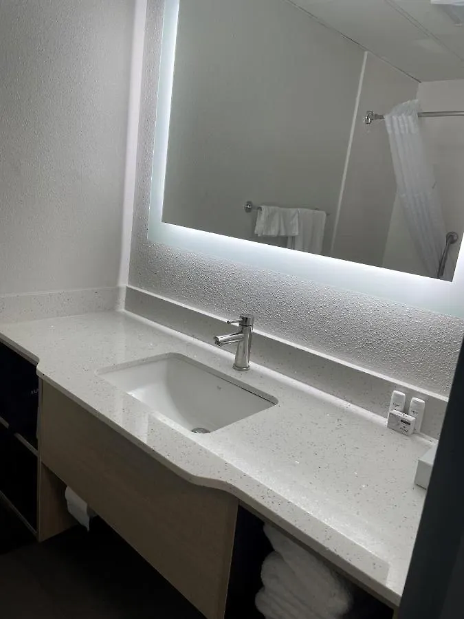 Hotel Wingate By Wyndham Gateway Savannah